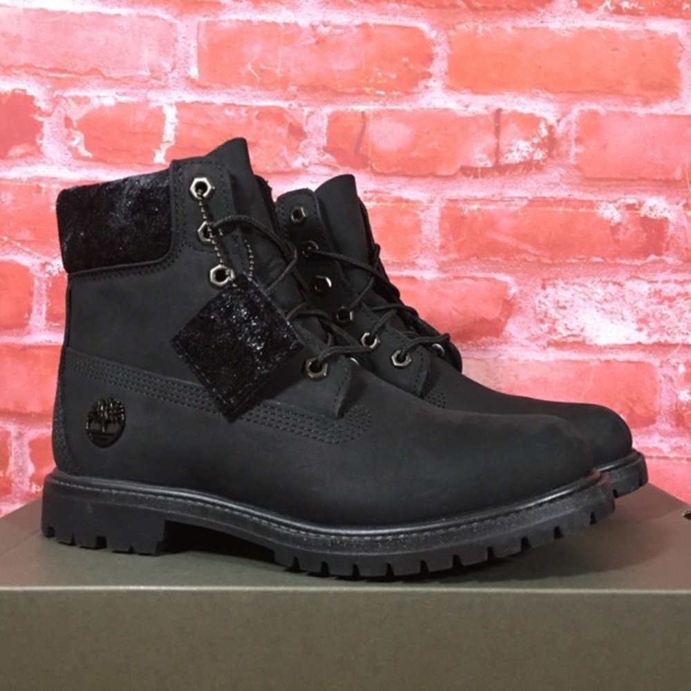 Velvet collar woman’s timberland boots size 8